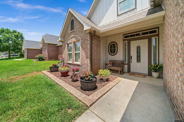 property entrance featuring a yard and covered porch