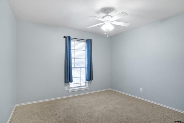 unfurnished room featuring ceiling fan and carpet