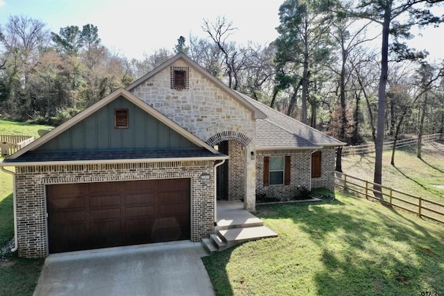 view of front of property with a front yard