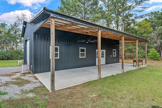 view of outdoor structure featuring a yard