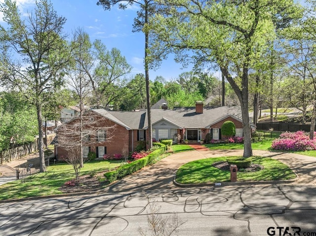 ranch-style house featuring a front lawn