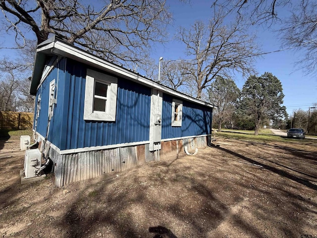 view of home's exterior