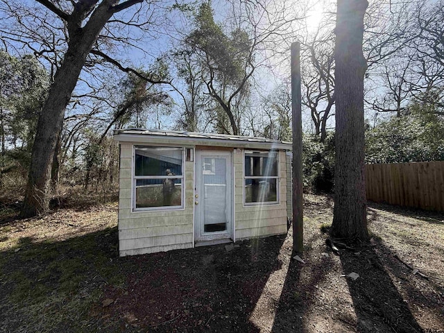 view of outdoor structure featuring an outbuilding and fence