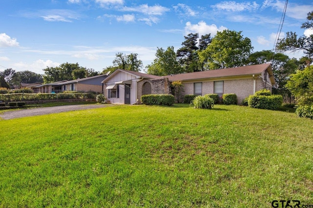 206 E Mims St, Tyler, TX 75702 - ranch-style house featuring brick siding, fence, and a front yard
