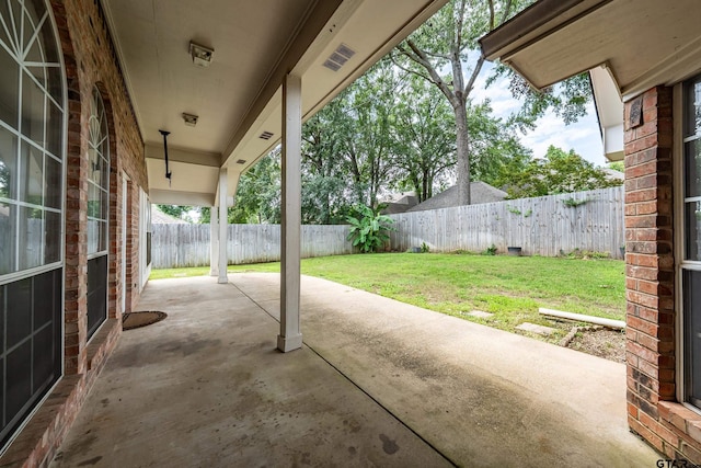 629 Whiteoak Ln, Tyler, TX 75703 - fenced backyard featuring a patio area