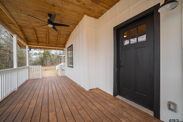 property entrance with ceiling fan