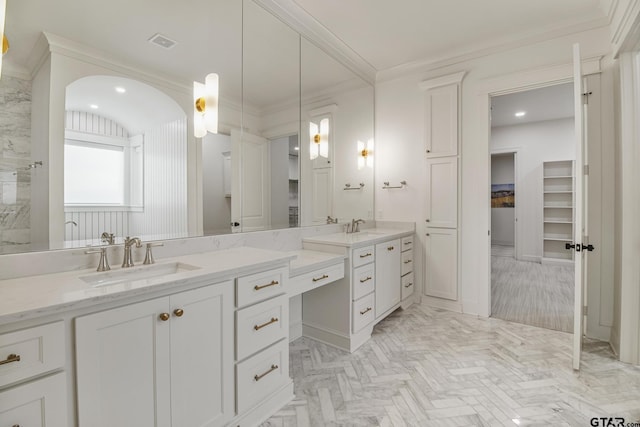 3116 Forest Ridge Cv, Tyler, TX 75703 - full bath featuring vanity, a walk in closet, crown molding, and recessed lighting