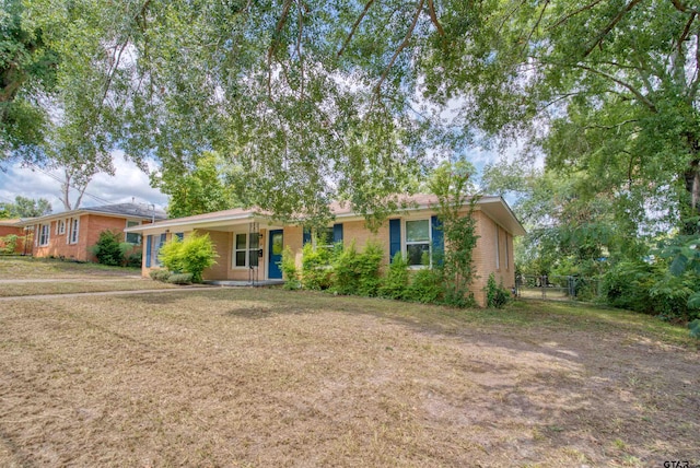 single story home featuring a front yard