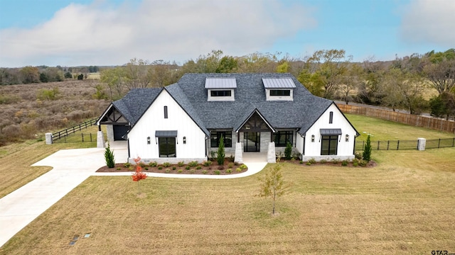 modern farmhouse featuring a front yard