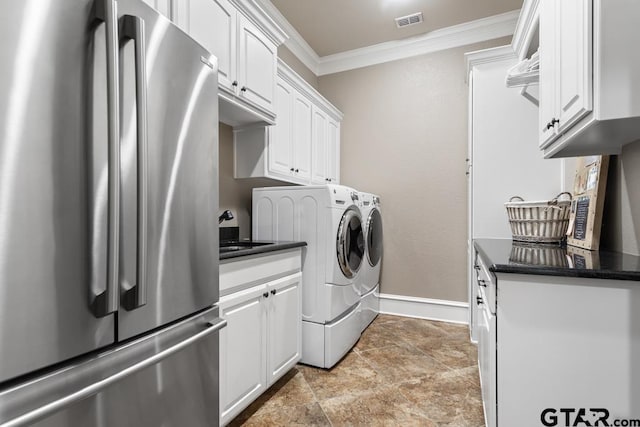 laundry room with washing machine and dryer, a sink, visible vents, baseboards, and ornamental molding