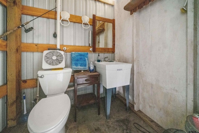 225 Springwood Cir, Chandler, TX 75758 - half bathroom featuring toilet and a sink
