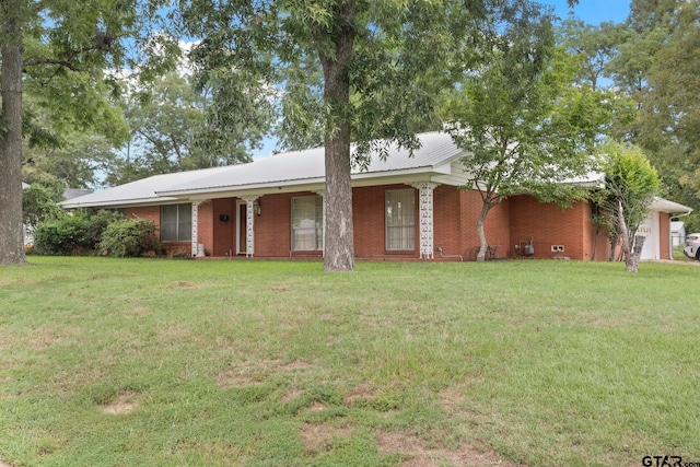 ranch-style home featuring a porch and a front yard