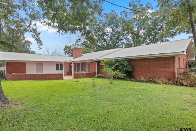 single story home featuring a front yard