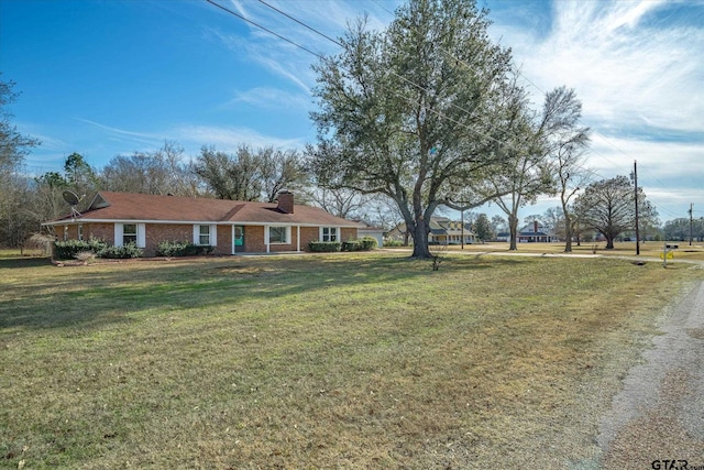 view of front facade with a front lawn