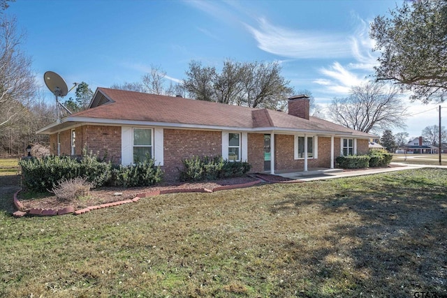 single story home with a front lawn