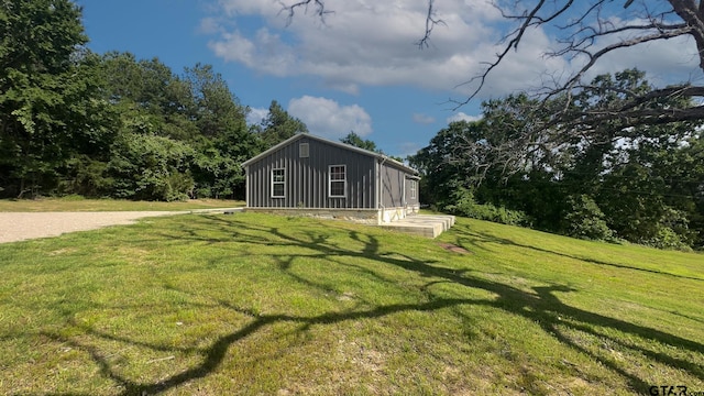 exterior space featuring a yard