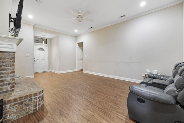 18313 Highmeadow Cir, Flint, TX 75762 - living area featuring ceiling fan, light wood-type flooring, baseboards, ornamental molding, and recessed lighting