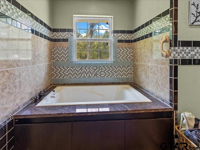 bathroom featuring a washtub