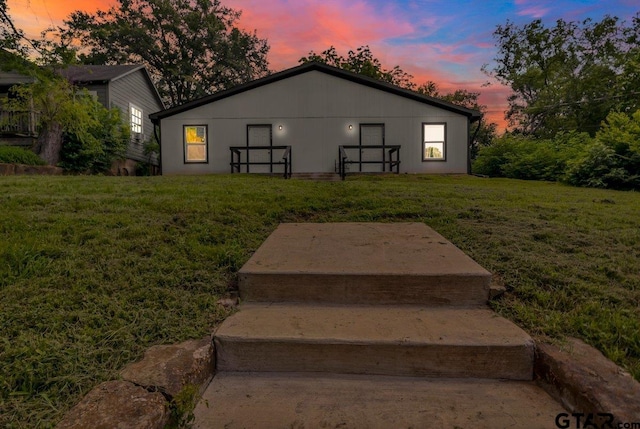 1131 E Commerce St, Tyler, TX 75702 - rear view of house featuring a lawn