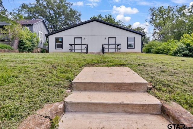 1131 E Commerce St, Tyler, TX 75702 - view of front of house with a front lawn