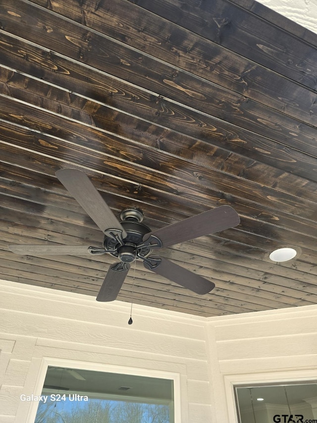 room details featuring ceiling fan