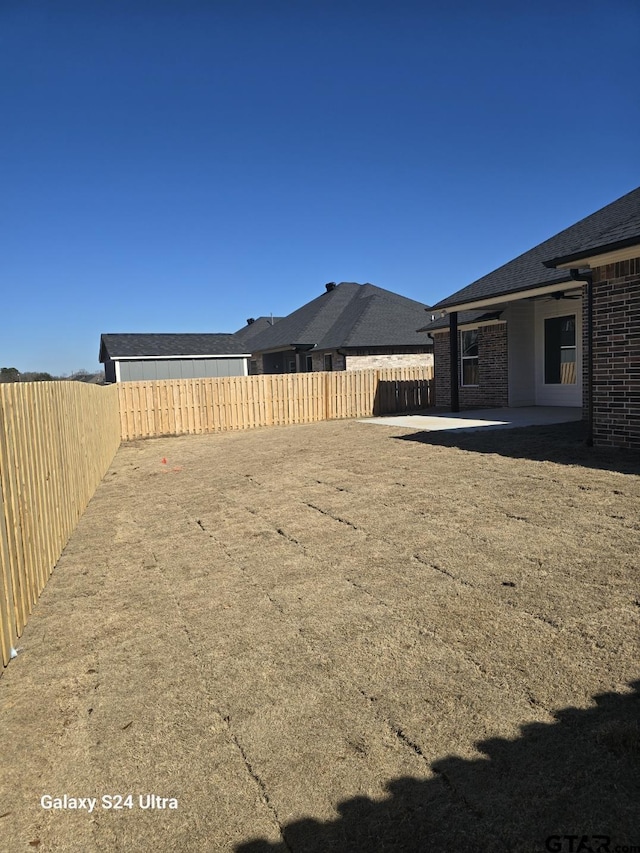 view of yard featuring a patio area