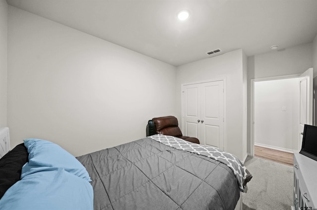 bedroom with carpet flooring and a closet