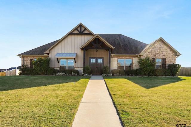 view of front facade featuring a front yard