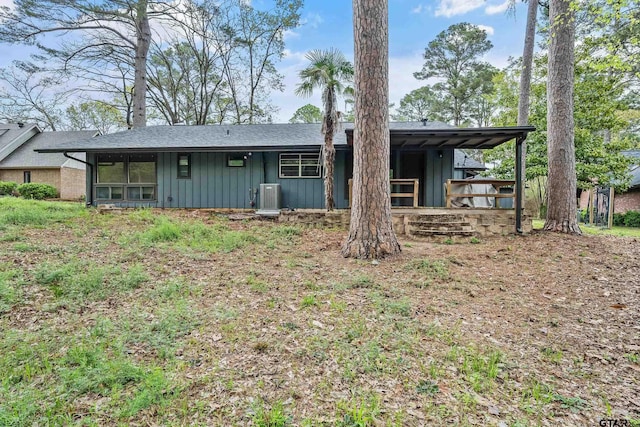 1638 E Tanglewood Dr, Hideaway, TX 75771 - rear view of property with board and batten siding
