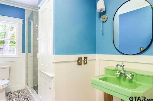 bathroom with toilet, an enclosed shower, crown molding, and sink