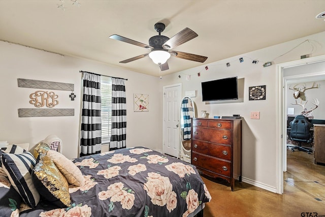 bedroom with ceiling fan