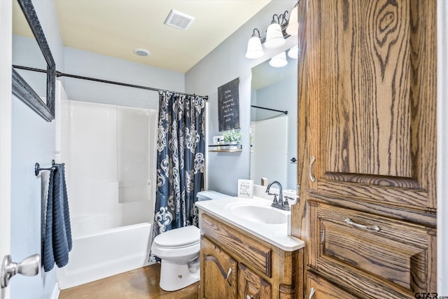 full bathroom with shower / tub combo with curtain, vanity, and toilet