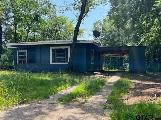 view of front of house with a carport