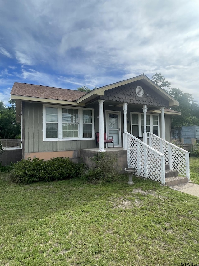 2709 Walton Rd, Tyler, TX 75701 - view of front facade featuring a front lawn and a porch