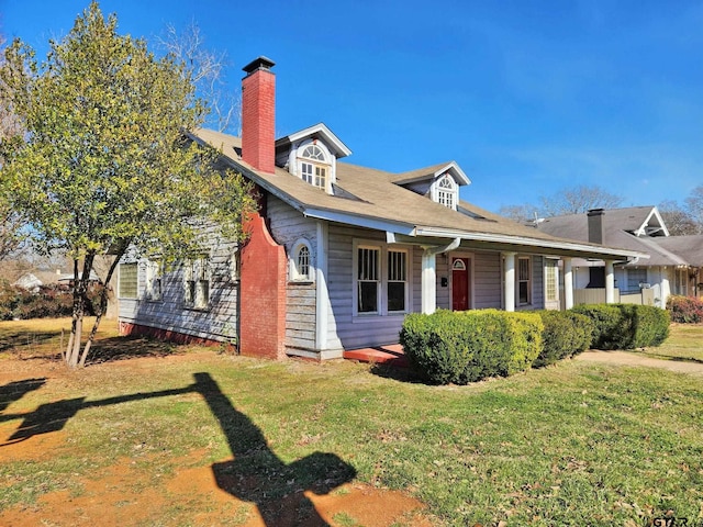 501 E Park Ave, Palestine, TX 75801 - view of front of house featuring a chimney and a front yard