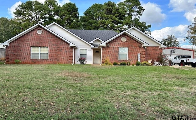 ranch-style house featuring a front lawn