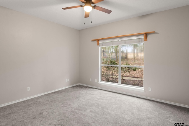 unfurnished room with carpet flooring and ceiling fan