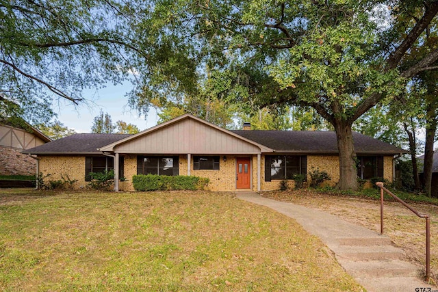 single story home featuring a front lawn