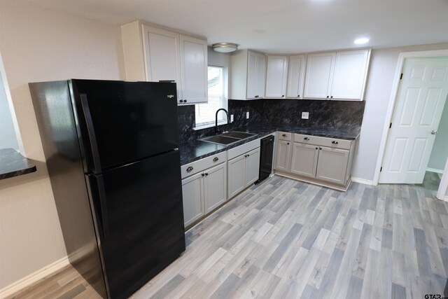 199 Linda Dr, Jefferson, TX 75657 - kitchen with black appliances, a sink, light wood-style floors, decorative backsplash, and baseboards