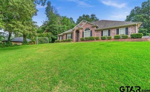 ranch-style house featuring a front lawn