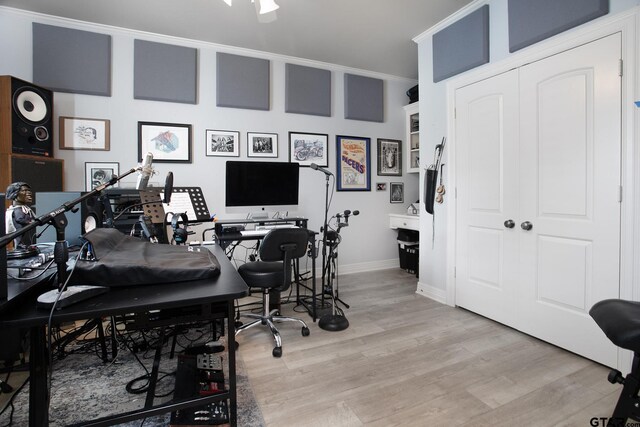 11208 Marsh Wren Cir, Flint, TX 75762 - office space featuring light wood-type flooring and baseboards