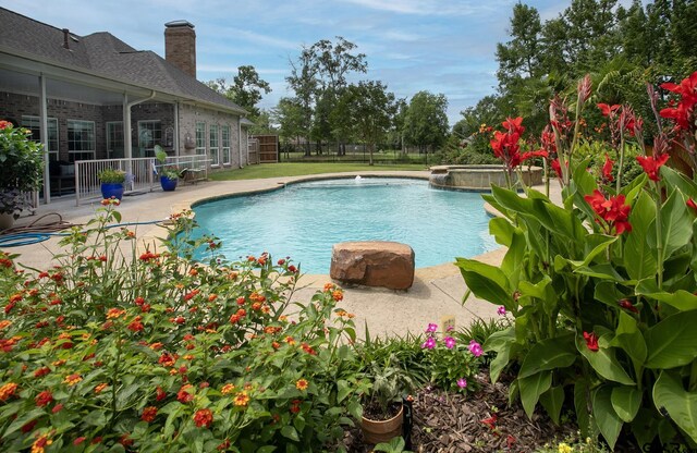 11208 Marsh Wren Cir, Flint, TX 75762 - view of pool featuring a fenced backyard, a patio, and a pool with connected hot tub