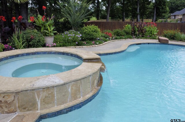 11208 Marsh Wren Cir, Flint, TX 75762 - view of swimming pool featuring a pool with connected hot tub