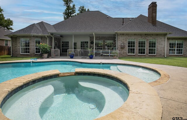 11208 Marsh Wren Cir, Flint, TX 75762 - view of swimming pool featuring a pool with connected hot tub