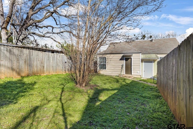 view of yard featuring a fenced backyard