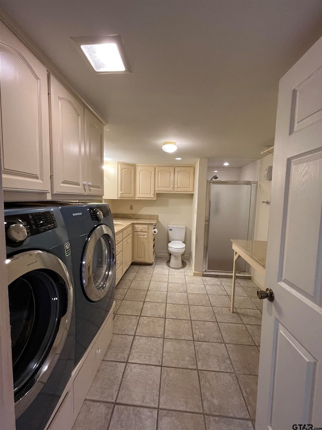 laundry room featuring light tile patterned flooring and washer and clothes dryer