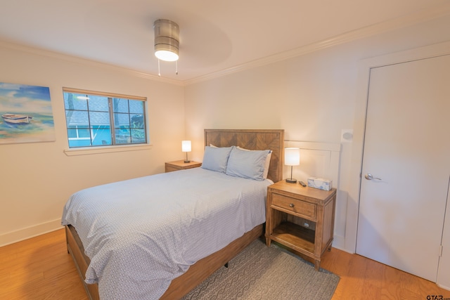 bedroom featuring ornamental molding, hardwood / wood-style flooring, and ceiling fan