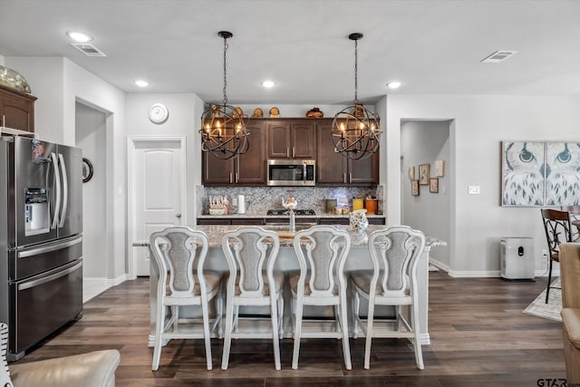 kitchen with visible vents, a chandelier, tasteful backsplash, and appliances with stainless steel finishes