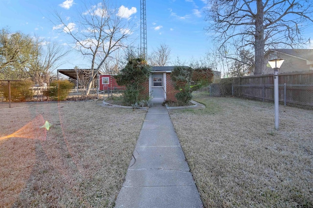 view of front facade featuring a front lawn