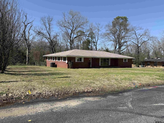 single story home featuring a front lawn